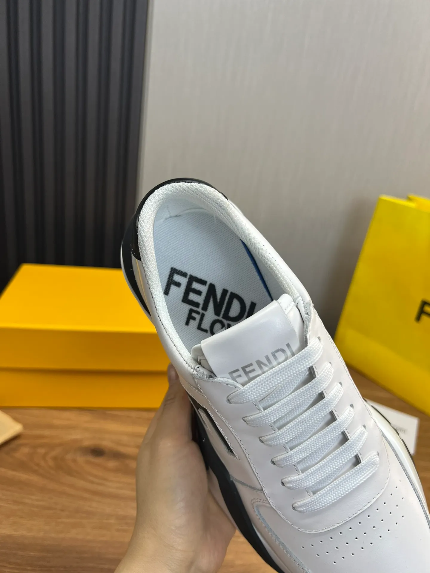 Men's shoes 💰520💰 Fendi [Fendi] hot style is on the market 🔥Fashionable casual men's shoes 🔱 Made of original cowhide + breathable mesh lining + sheepskin feet, perfect shape, top quality, you deserve it 🔜Original outsole, ultra-light, non-slip and wear-resistant 👣 Standard size 38-44 (customized in 45)